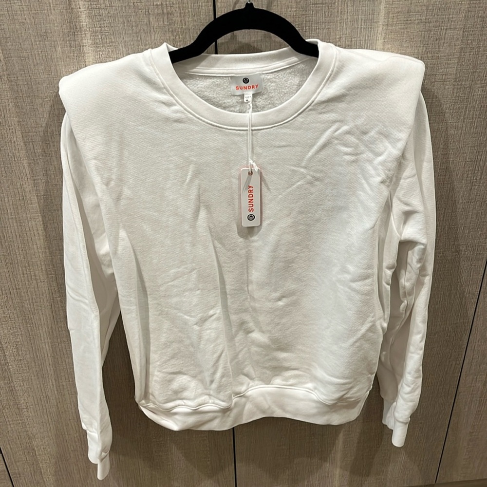 Women’s white sundry sweatshirt